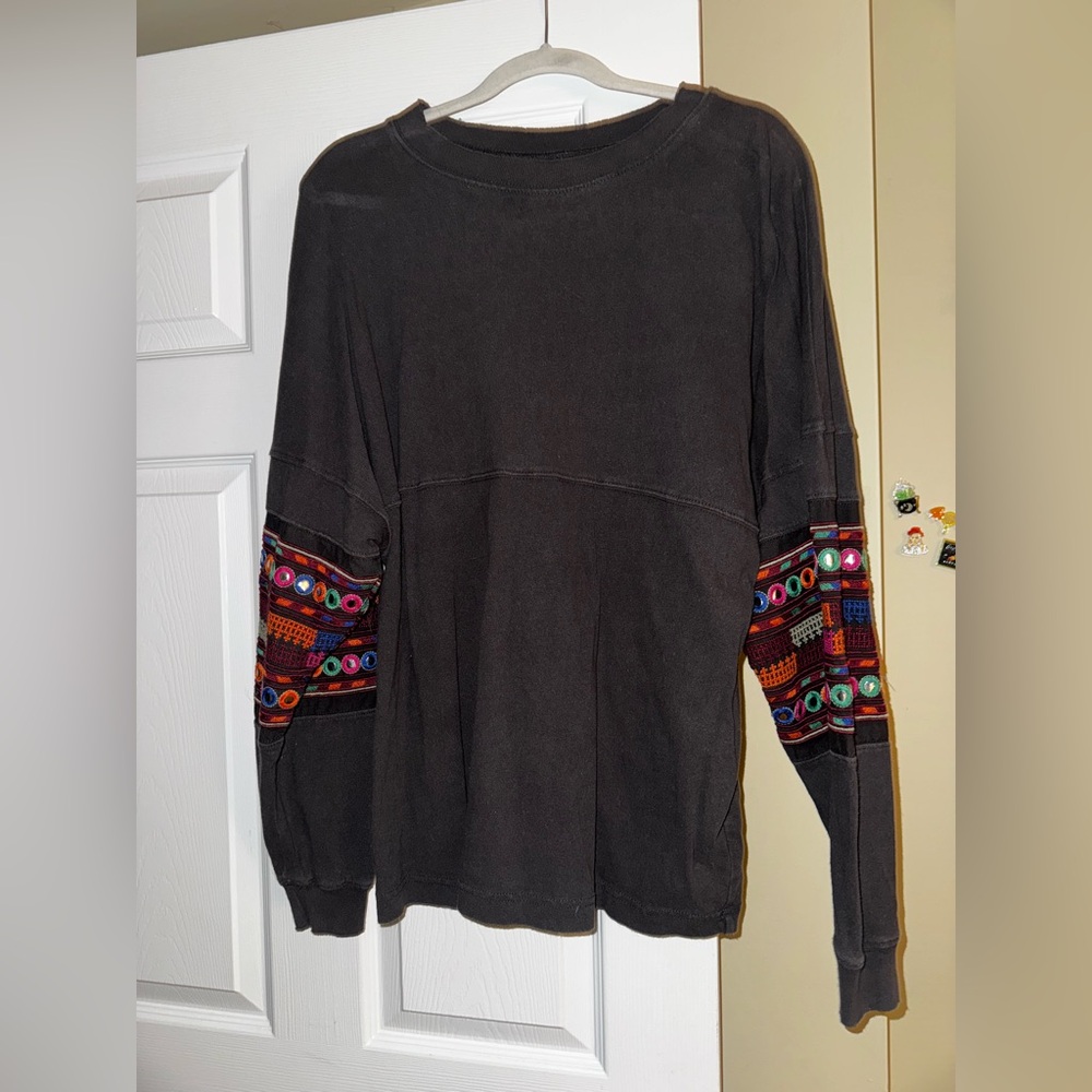 MEDIUM URBAN OUTFITTERS